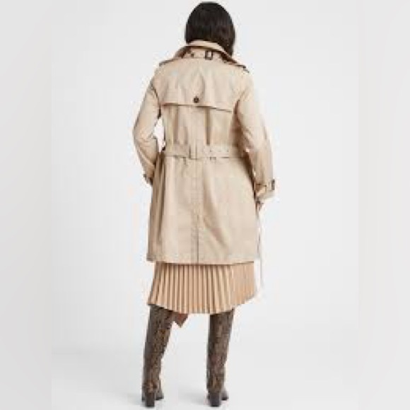 Banana Republic Water-Resistant Classic Trench Coat with Elephant Print Lining - Picture 2 of 5